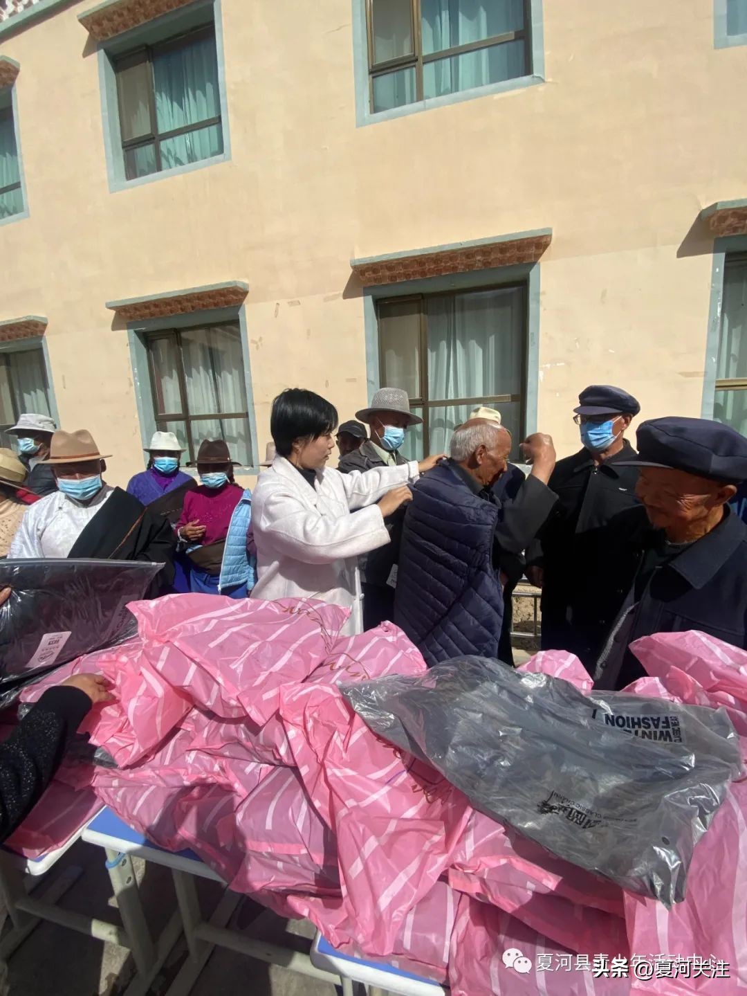 倡孝扬善敬老爱老志愿服务项目,助残爱心义卖传递爱与感恩