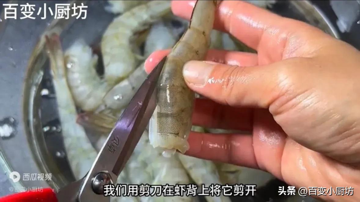 大虾的家常做法油焖大虾多久会熟,大虾这样做太香了不用水煮不用蒸