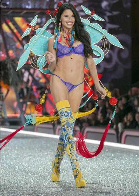 回看维密秀幺蛾子乱飞，蜘蛛精、奇怪中国风，超模也救不了的时尚