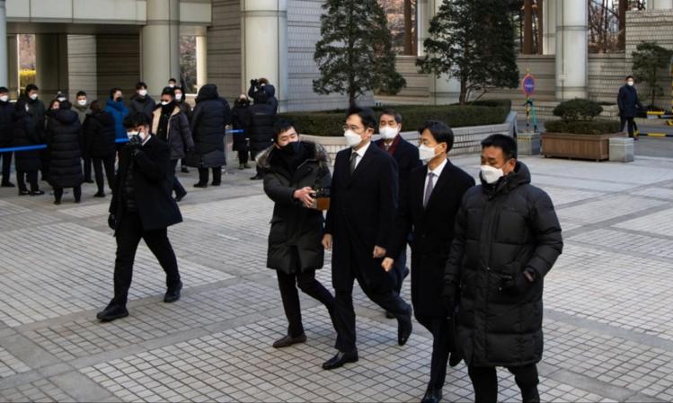 lisa疯马表演秀粉丝翻跳,lisa疯马秀跳的节目曝光现场