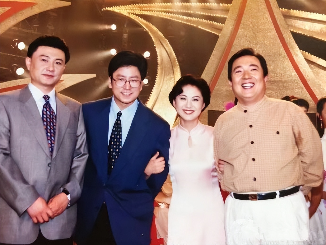 海霞嫁给科学家,海霞第一次婚姻丈夫是谁