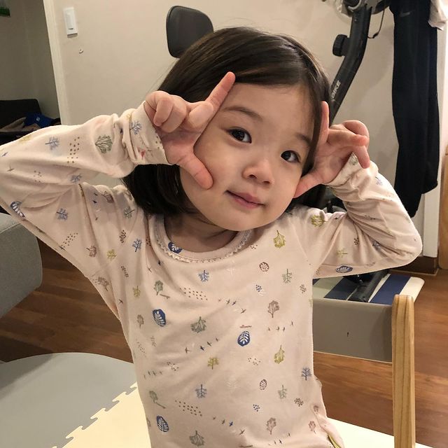 最近超火的可爱小女孩表情包,小女孩可爱萌表情包