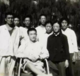 从截肢患癌到比肩姚明,还被吴京拍成电影,他是中国最牛的老头?