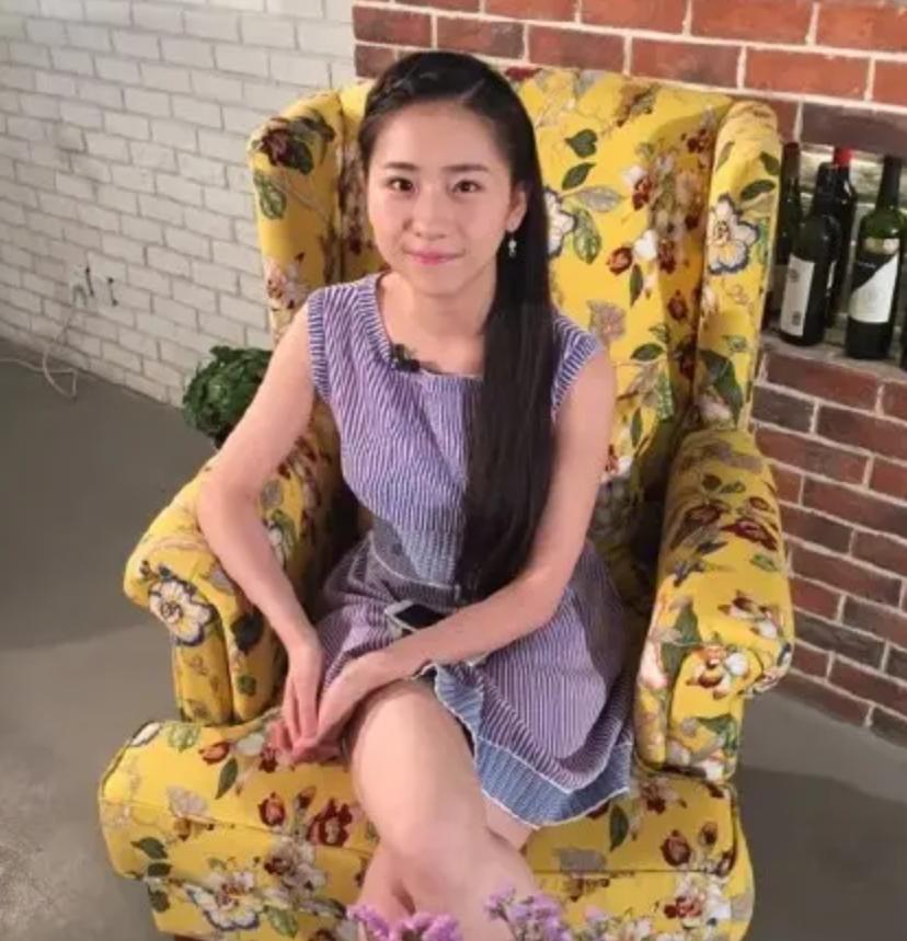90后北京美女，靠卖酒爆红，一场直播卖100万，年入3.5亿，凭啥？