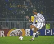 各个足球运动员过人,足球球星成名绝技视频