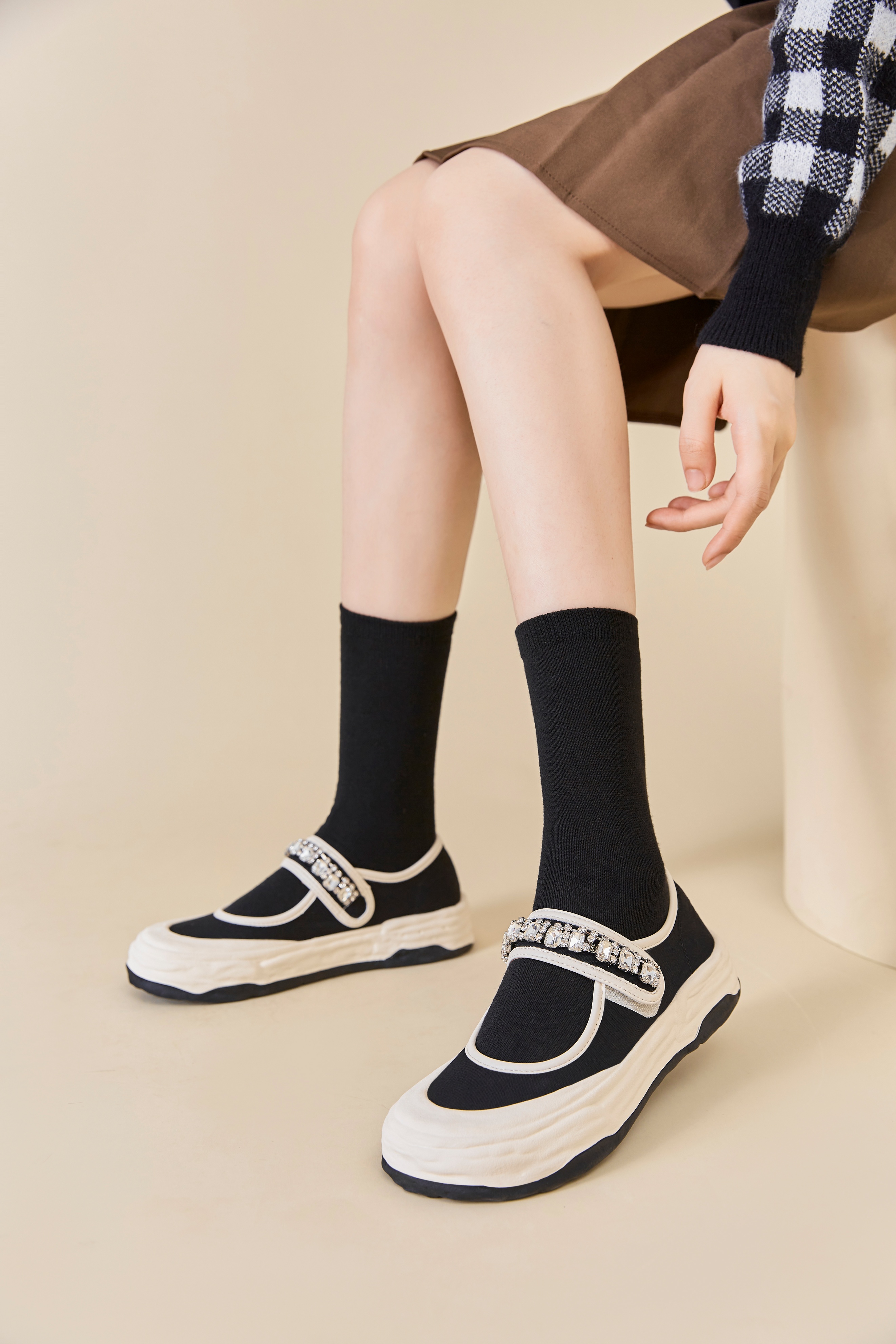 早秋想要穿出魅力和高颜值，水钻魔术贴玛丽珍一招拿下