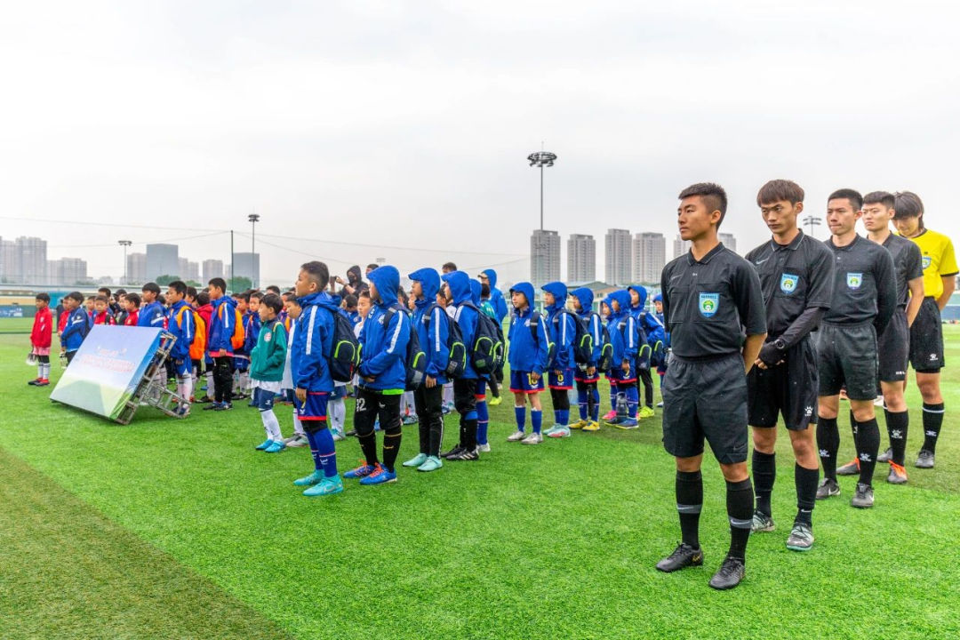 少年足球联赛开幕,足球联赛的开幕表演