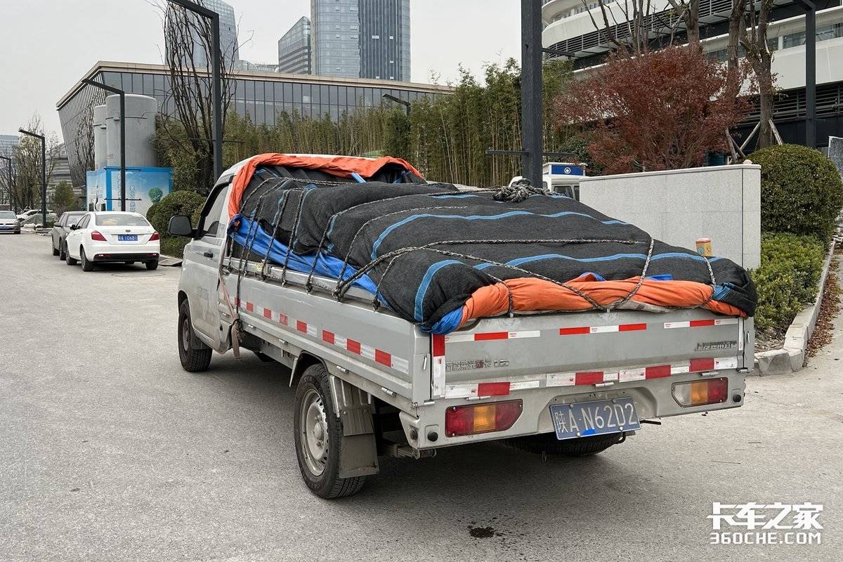 买辆五菱荣光小卡摆地摊怎么样,五菱荣光小卡摆摊卖什么好