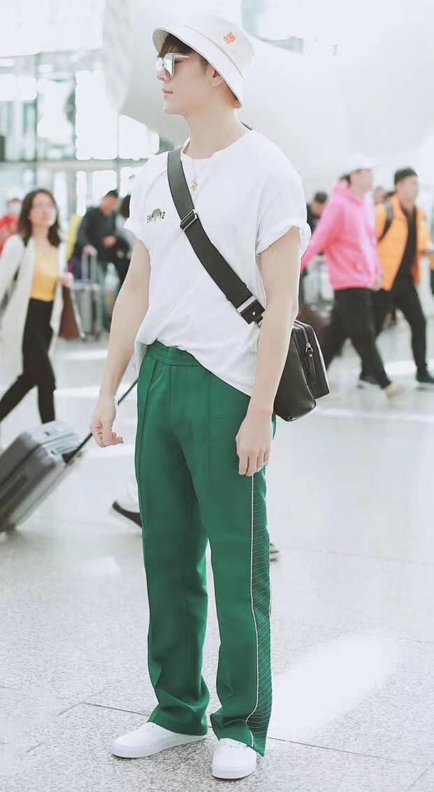 牛油果绿外套男怎么搭配,牛油果绿衬衣搭配少年感