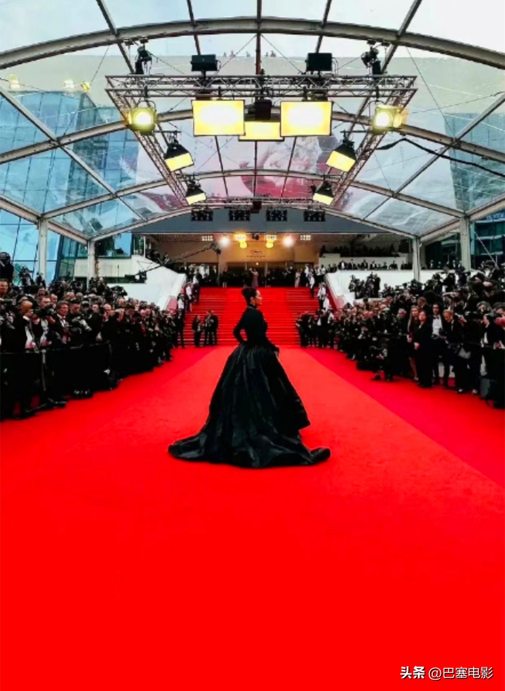 3万元就能走戛纳红毯，可对比巨星们的“顶级排面”，高下立判