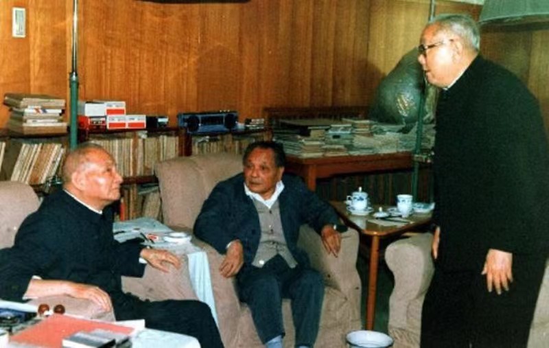 1988，全国人大会议，*小平邓**抽烟时收到纸条：请小平同志不要吸烟