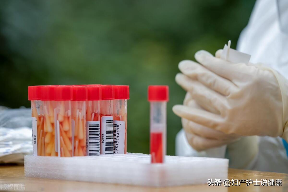 75岁老人腹胀肚子疼,82岁老太太肝硬化晚期突然肚子疼