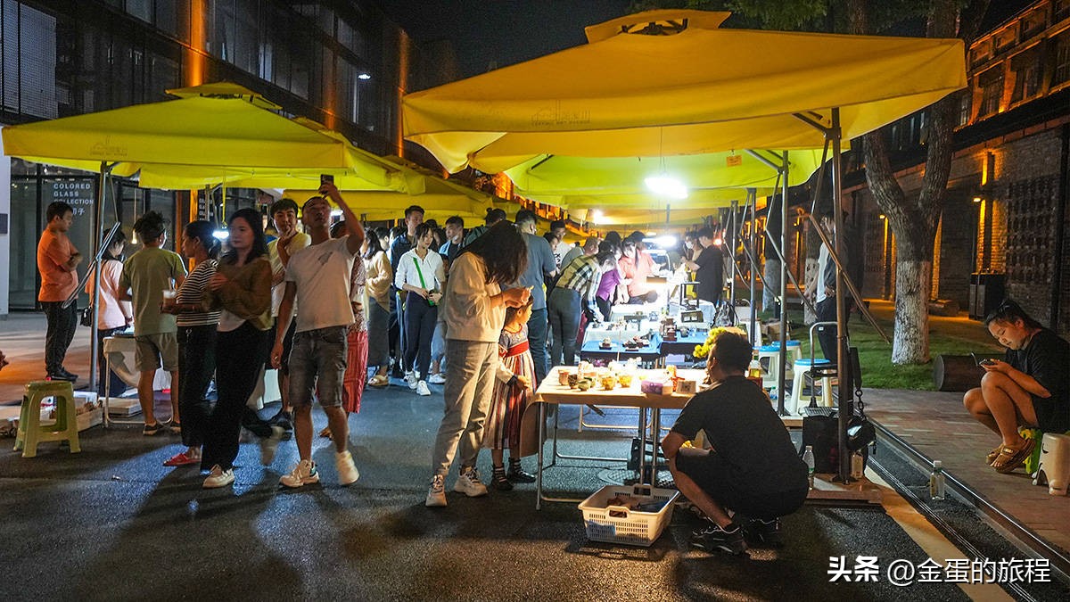 景德镇好玩的夜市卖陶瓷,景德镇陶溪川夜市瓷器