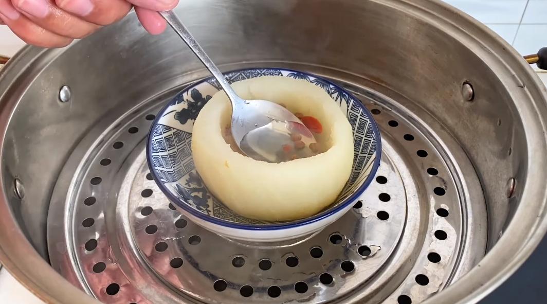 治喉咙咳嗽煮什么吃,什么水果蒸着吃了治咳嗽