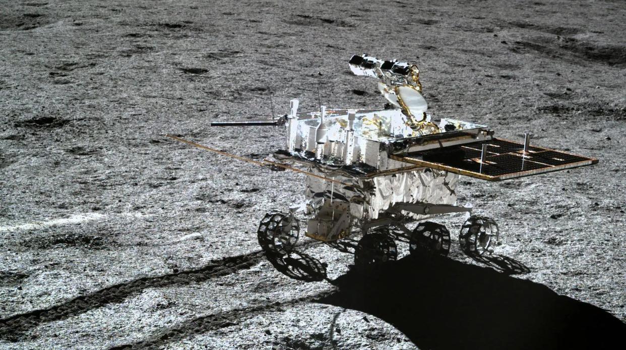 月球背面看到神秘小屋？玉兔2号抵近观察，不久之后答案揭晓