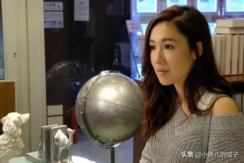 她是唯一五甲不入最上镜小姐,家道中落成TVB配角,为纪念奶奶改名