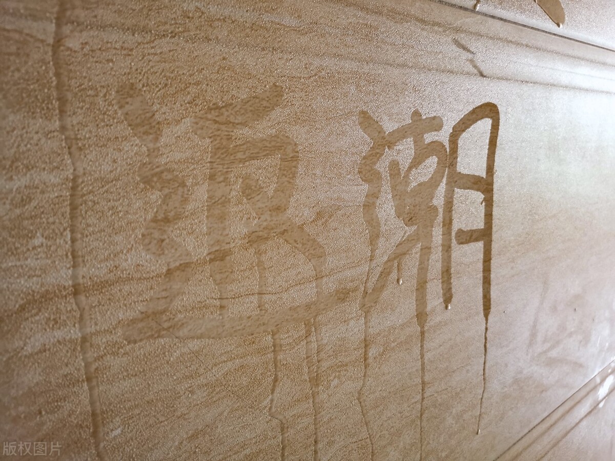 顶楼漏水为什么还有人买,顶楼漏水低层业主需要承担费用吗