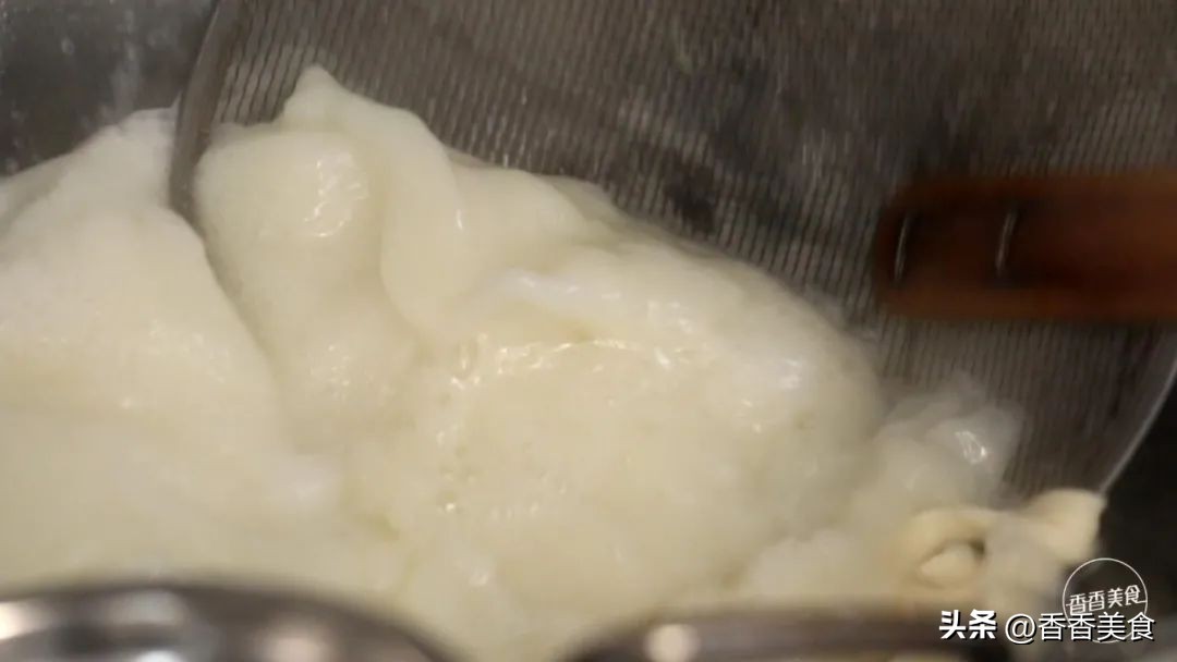 这“锅”烩面到底啥情况？咋就让人一口吃出两种风味