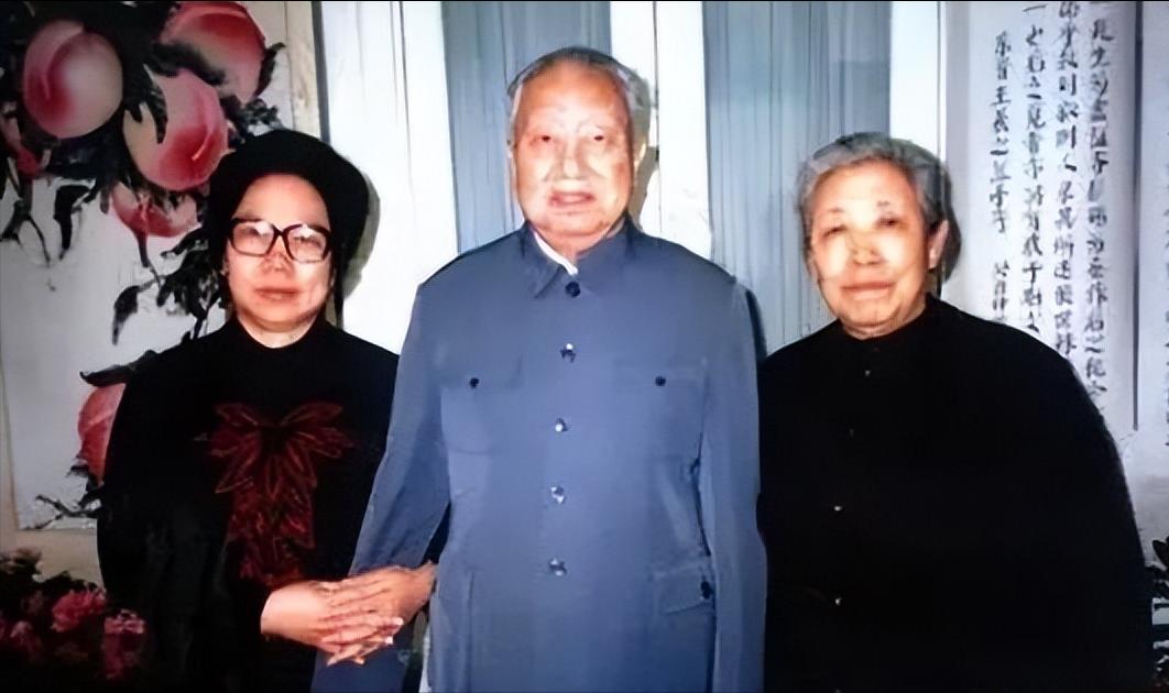 他官至正国级，真名很少人知道，化名却家喻户晓，最敬重毛主席