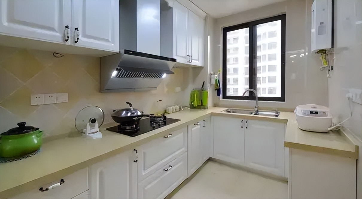 厨房下水道地面渗水,厨房地面渗水什么原因