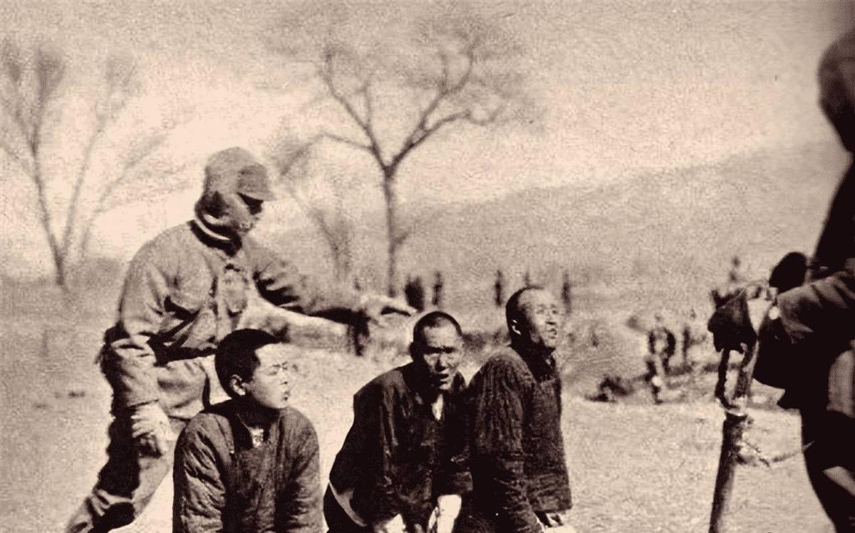 老照片:掠夺伊拉克黄金的美军,与德军合影的波兰*妓军**