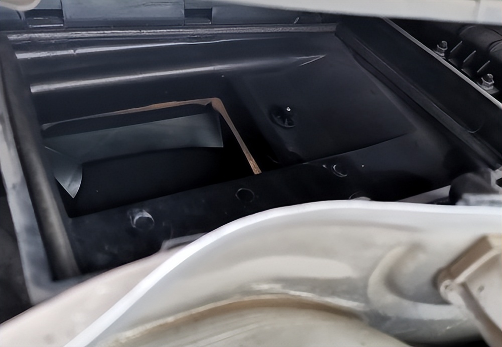 车内空调异味刚换的空调滤芯,车里有异味换空调滤芯管用吗