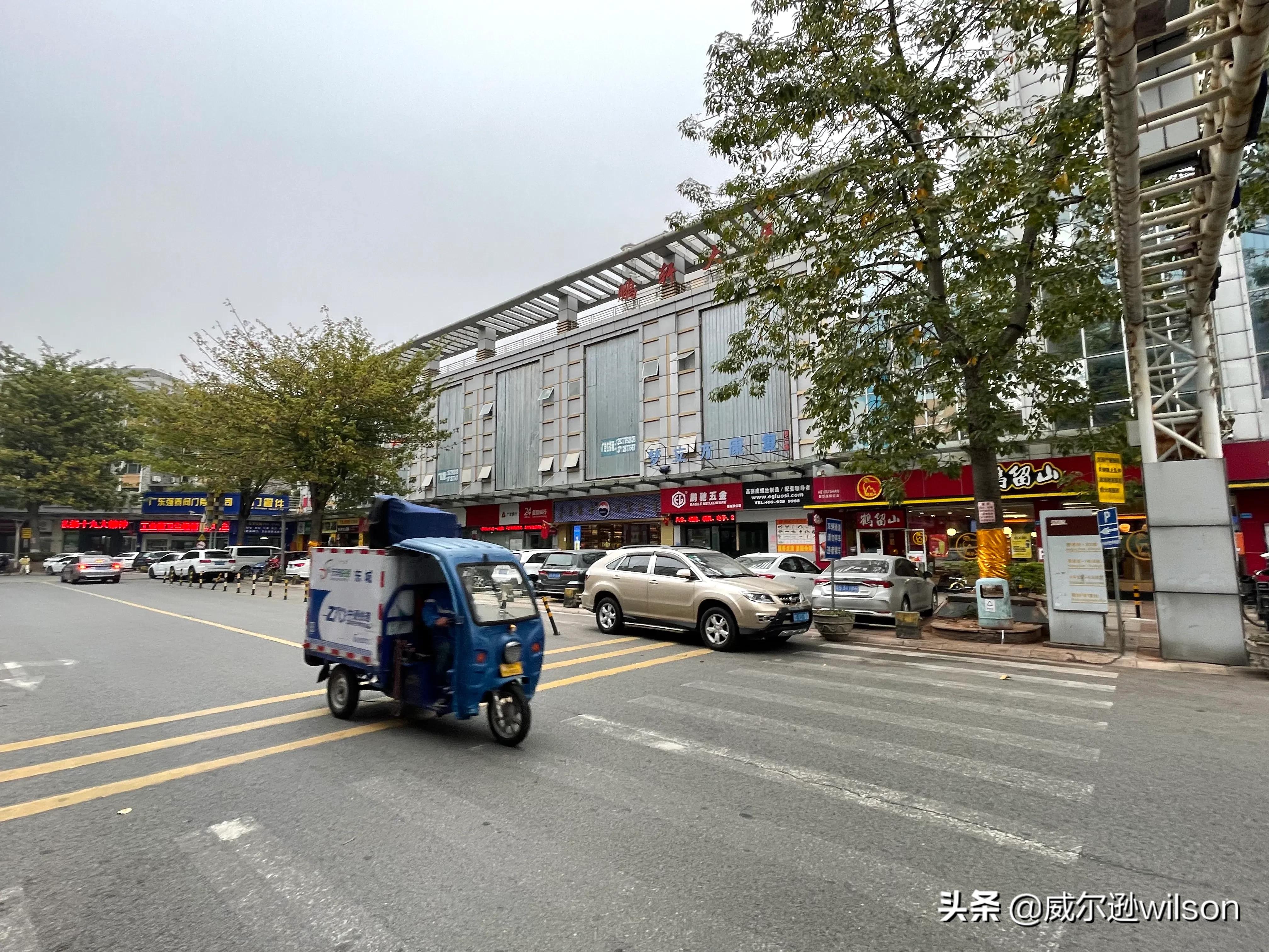 东莞有一条商业街，名字十分高大上，里面卖的却是五金零配件