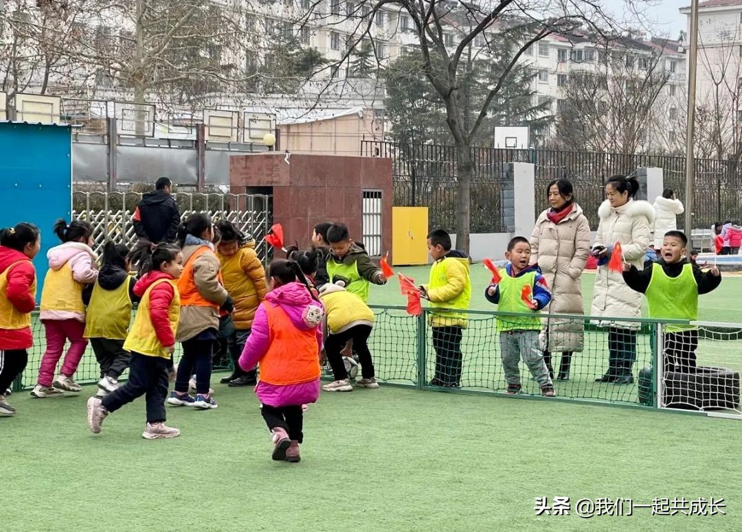 幼儿园趣味足球比赛精彩瞬间 (幼儿园足球文化节足球趣味活动)