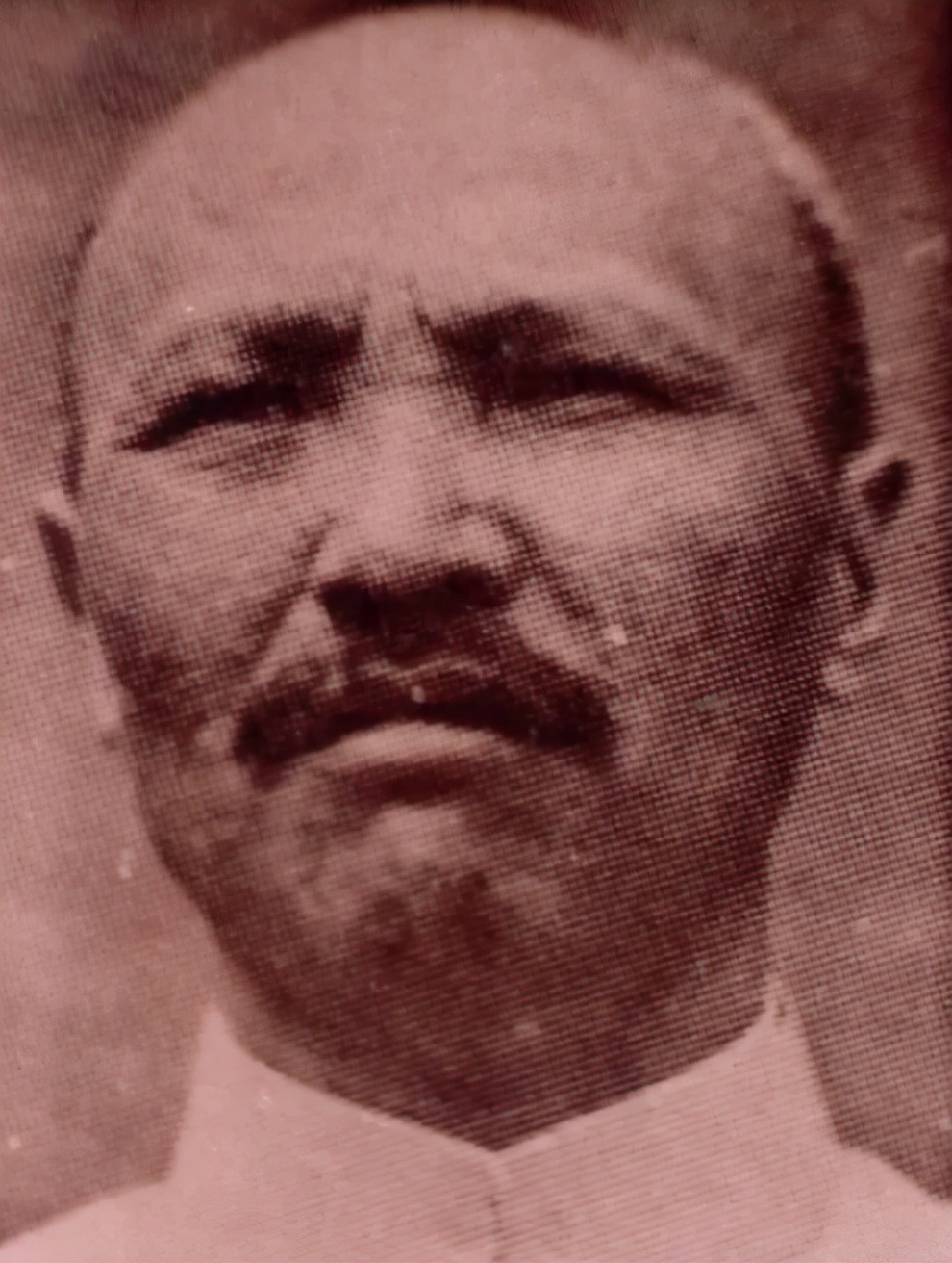 男子9万元买袈裟,男子花7万买袈裟转手7000