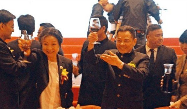 澳门街市伟,澳门街市伟年轻照片