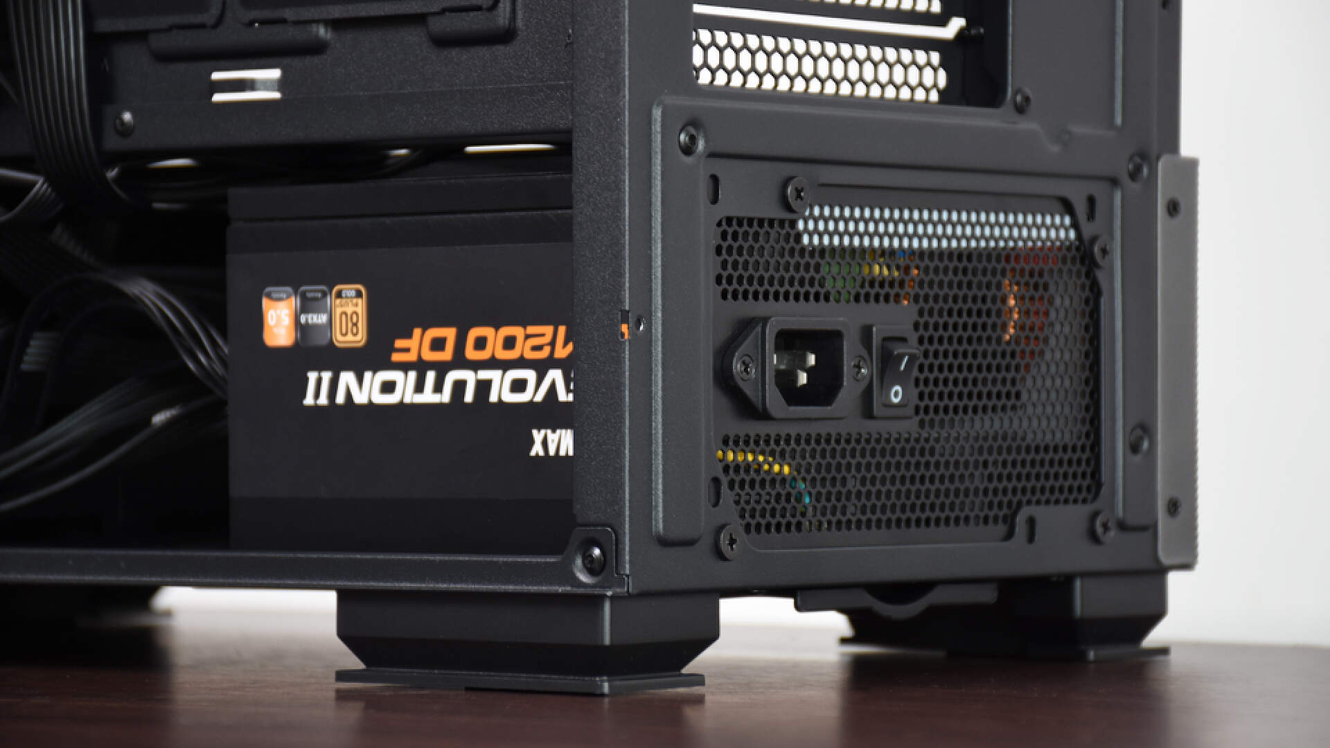 主流海景房机箱配置,montech机箱