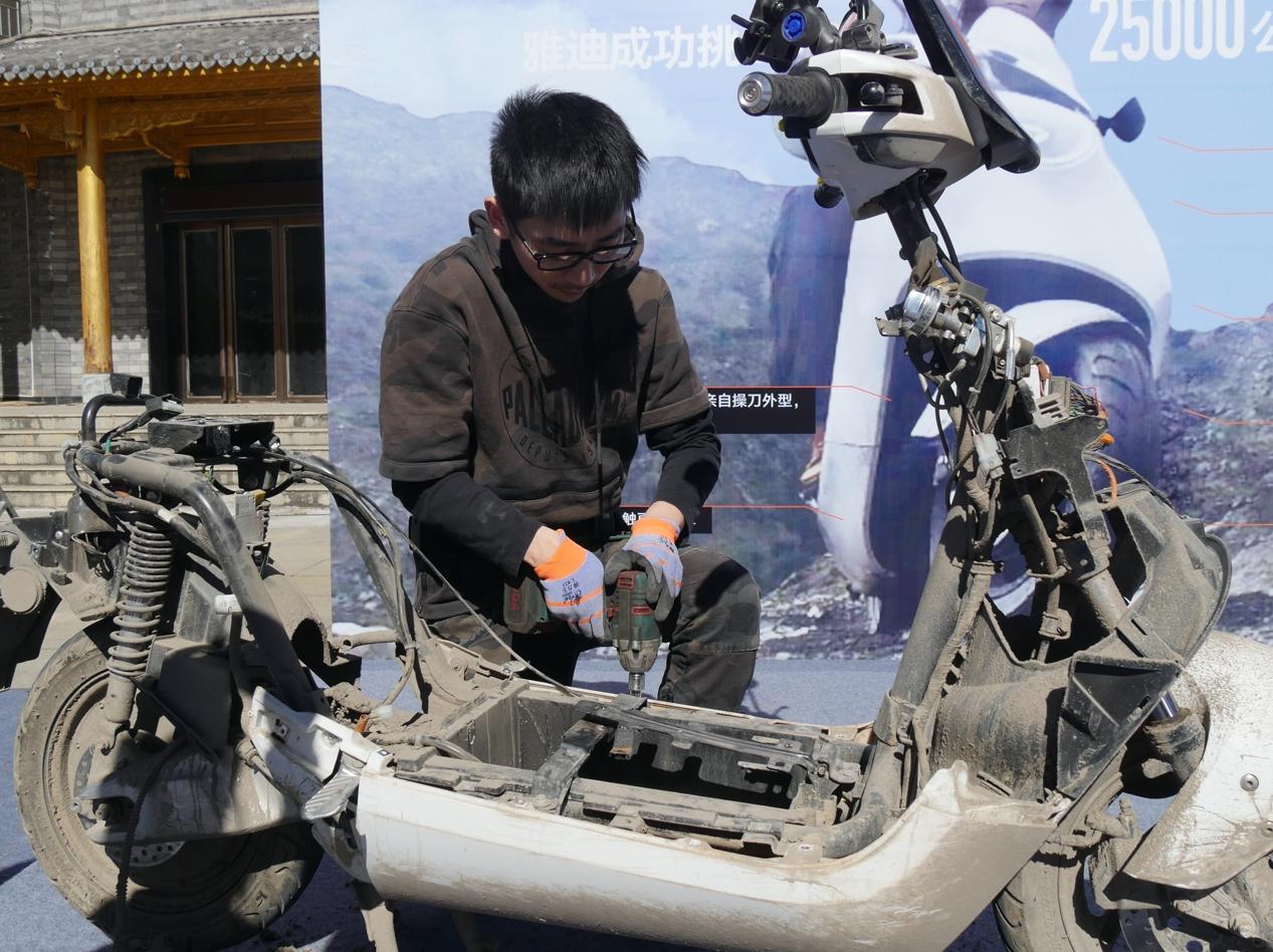 电动车换电瓶超威和天能怎么选,电动车换电瓶选超威还是天能好