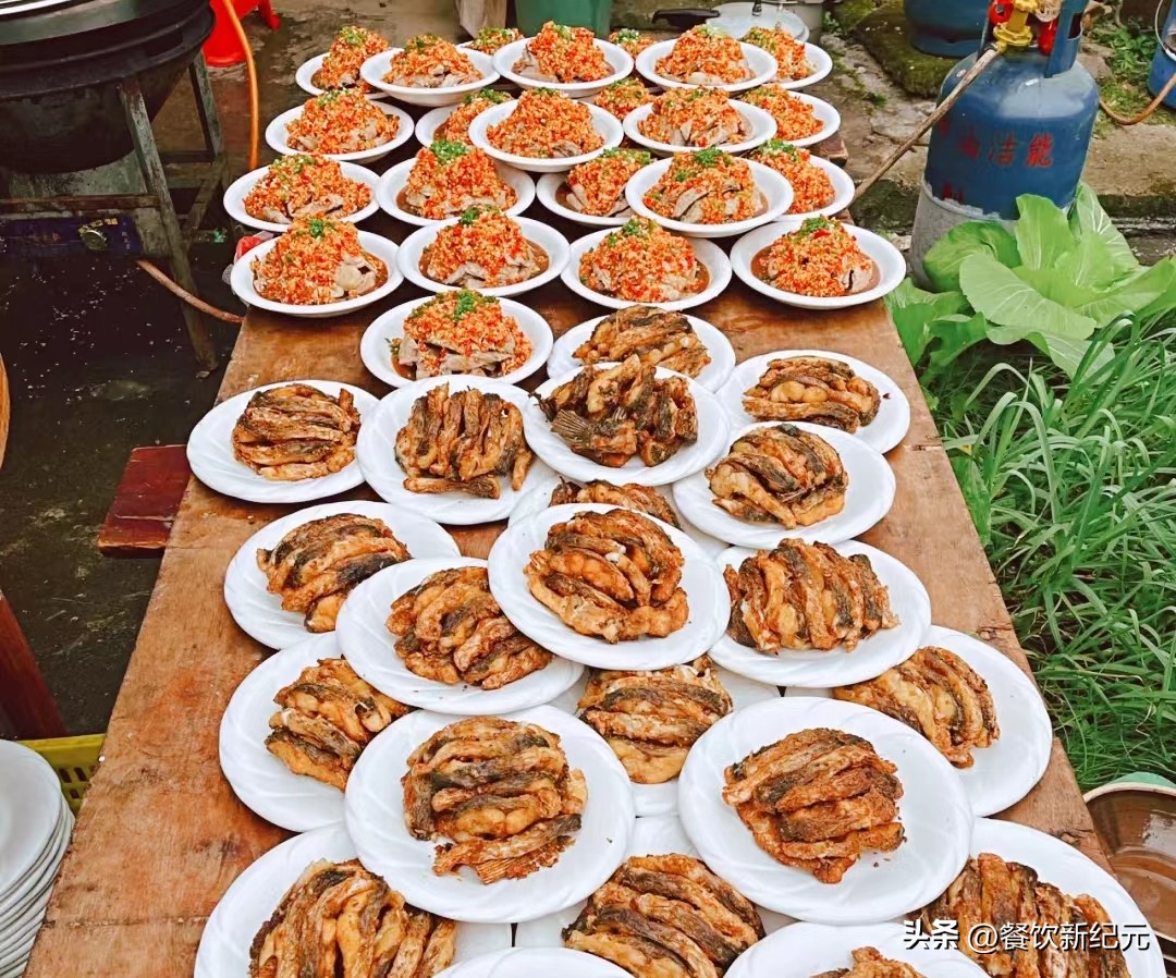 江西人吃席一般几个人一桌,江西吃席必备