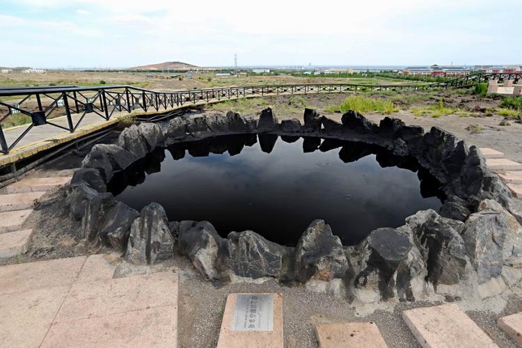 从俄罗斯开往中国一辆列车，上边的东西价值10亿元，究竟是什么？