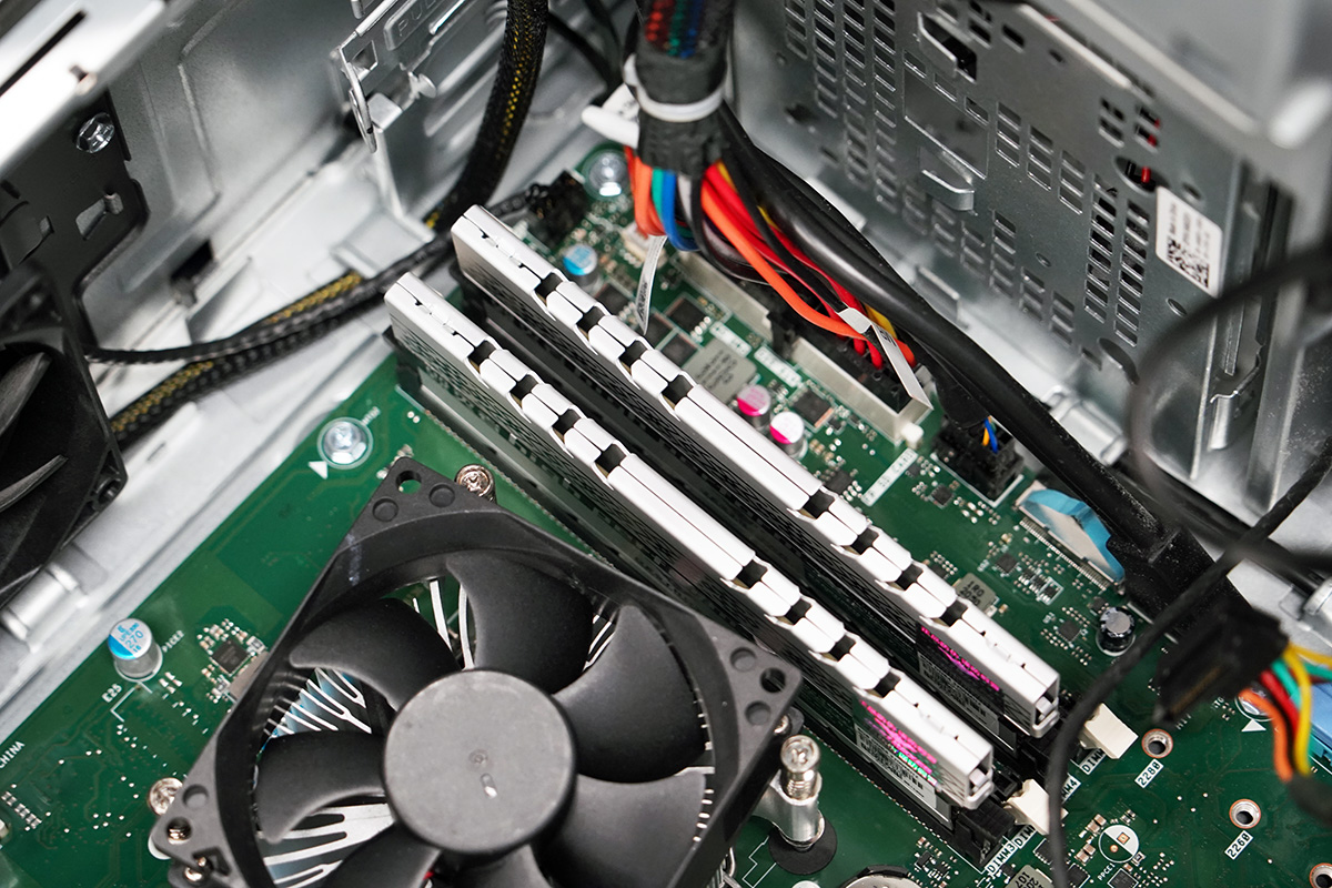 运行稳定、散热优异但马甲太高了，戈戟毁灭者DESTROYER内存体验