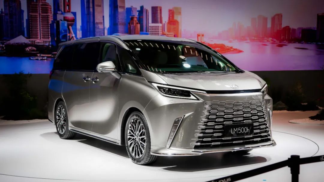 全新雷克萨斯lm500h有7座吗,雷克萨斯lm500h七座和四座怎么选