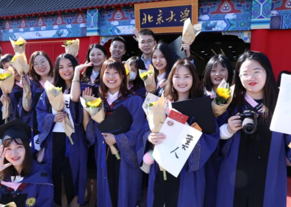 深圳底层工资一般多少钱,2022年深圳打工一般工资多少钱