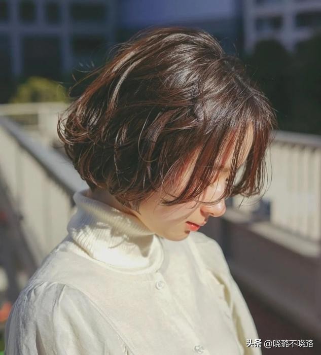 流行女款露耳烫发,2019流行发型中年女烫发