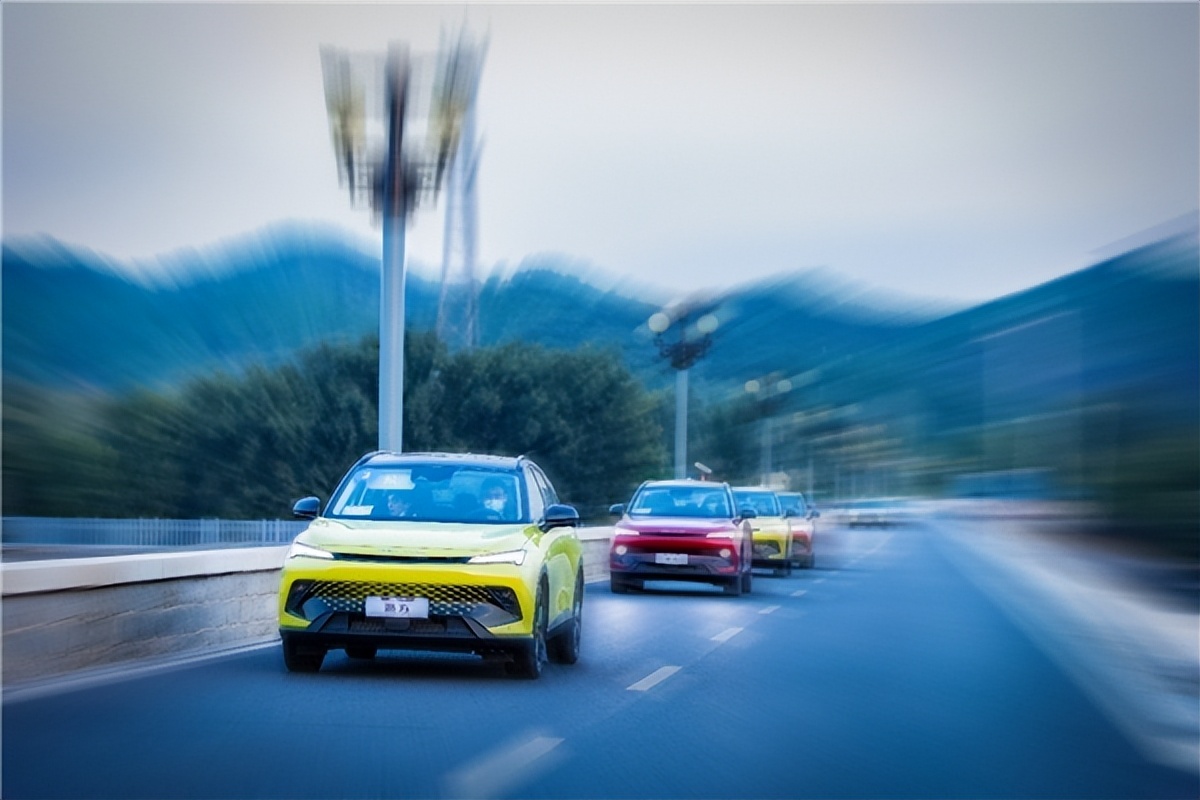 10万左右北汽魔方,北汽魔方功能详细介绍