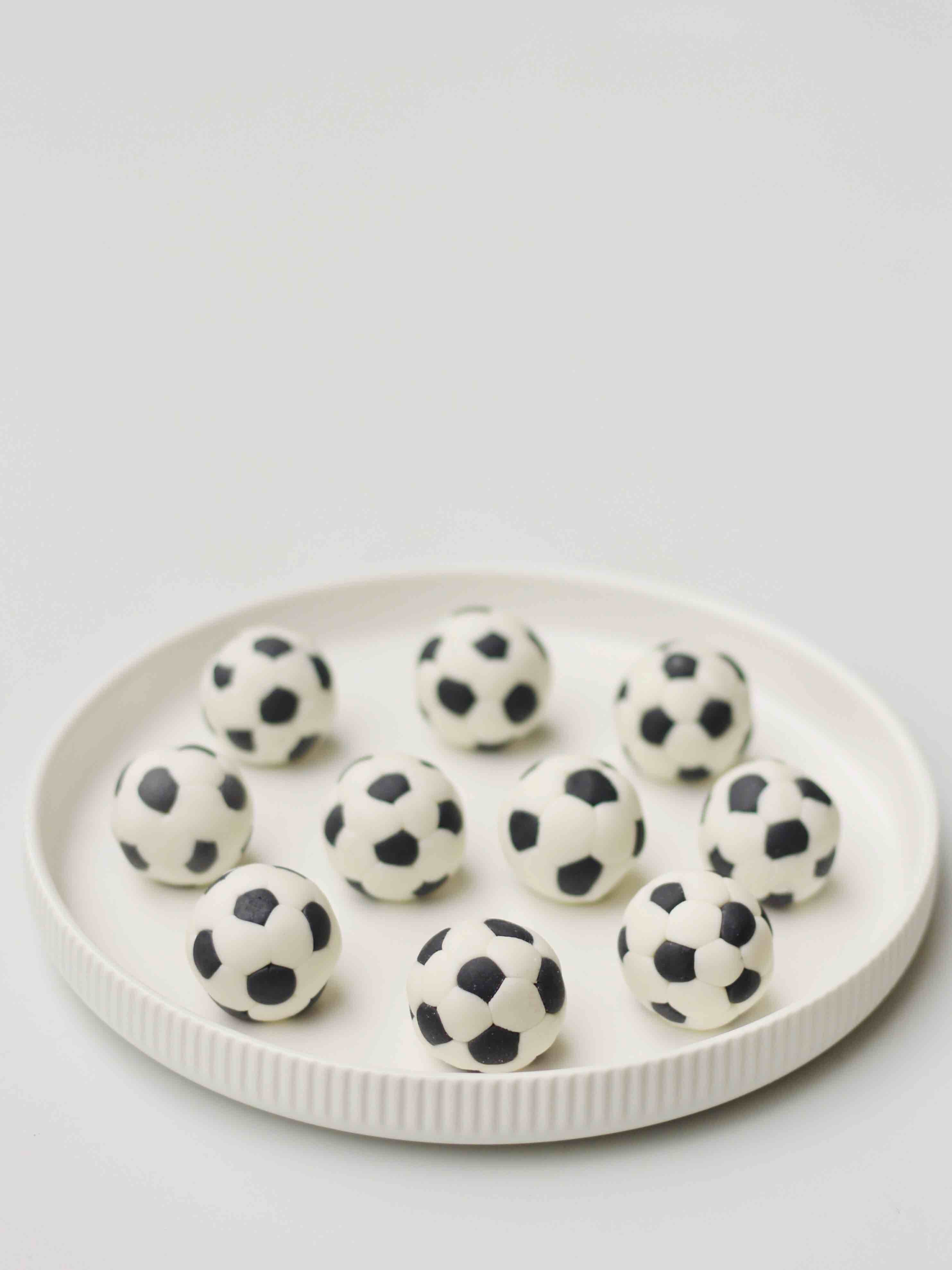 世界杯足球面食,足球款式的汤圆