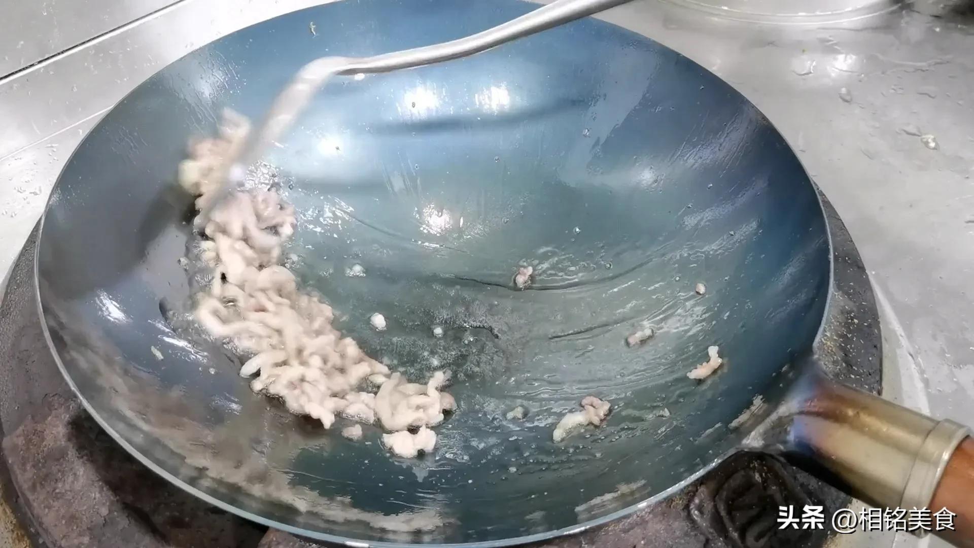 新铁锅怎样开锅小妙招视频,不粘锅的铁锅最佳开锅方法