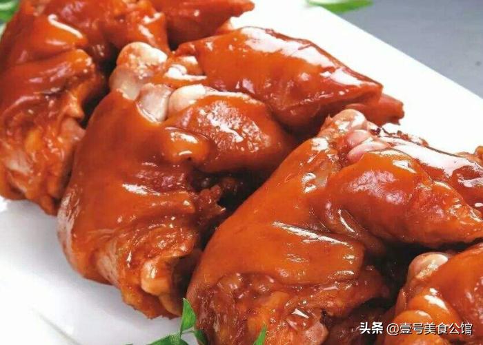 年夜饭酱猪蹄这样做软烂入味,软烂入味的酱猪蹄