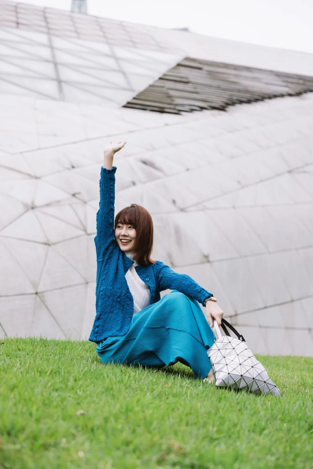 广州第①家「三宅一生」揭幕，这些超火单品拉满秋冬氛围感