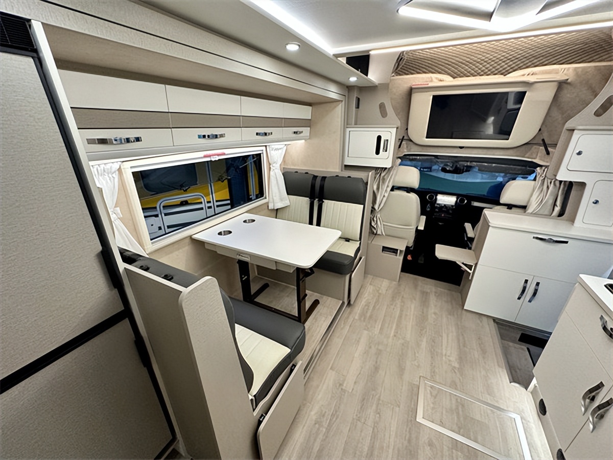 戴德依维柯newdaily小额头房车,戴德2023款c型6.5吨依维柯房车