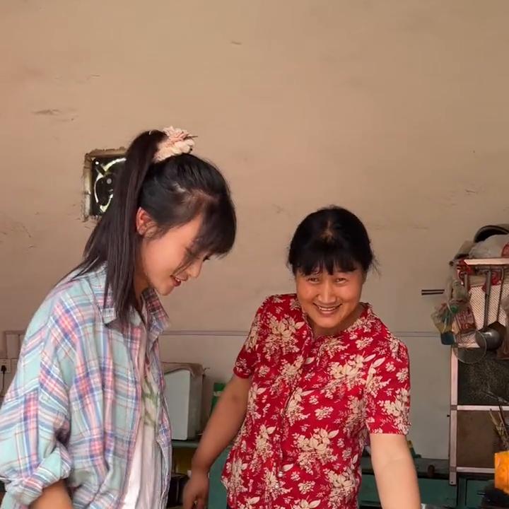 今天在老乡家收茶，蹭了一顿饭，又省了顿饭钱。#新农人计...