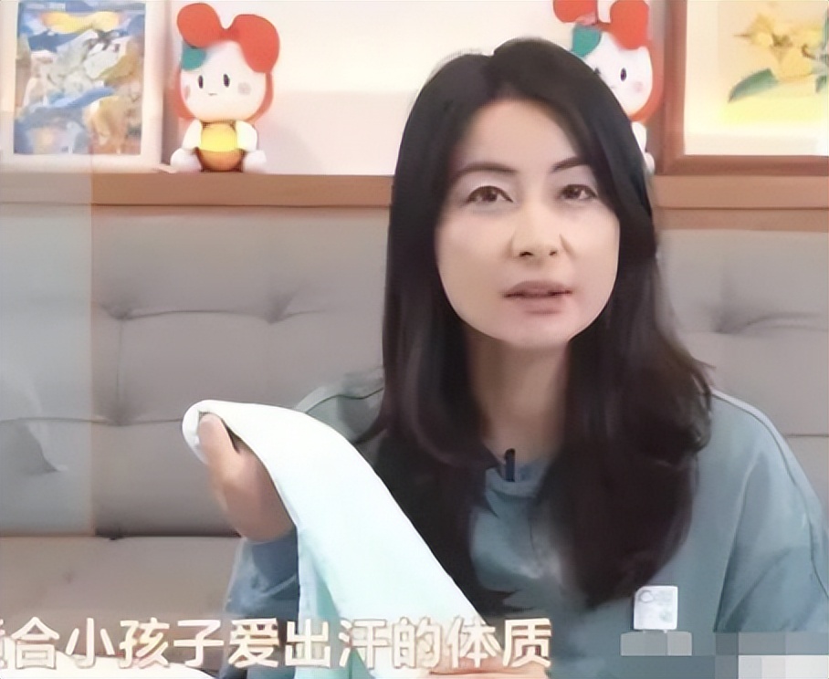 “绝不带货”郭晶晶翻车！带货婴儿棉袜卖399，网友：9.9包邮