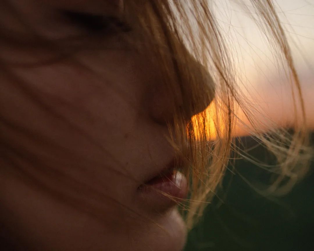 一个动作暴露了你的弱点,一个习惯性的动作暴露自己的内心