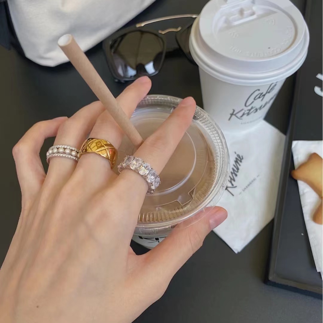 戒指越戴越紧有什么寓意,戒指会越戴越松还是越戴越紧