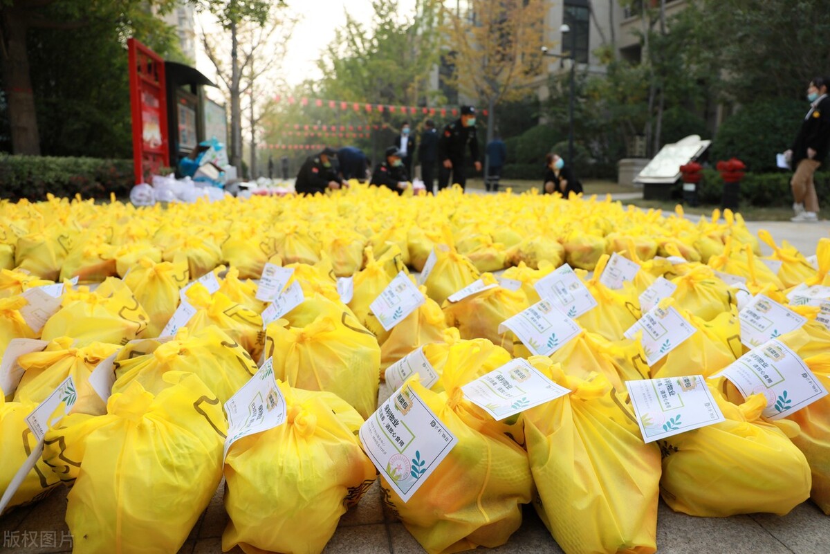 壬寅杂说——静默中小区微信群里的“众生相”