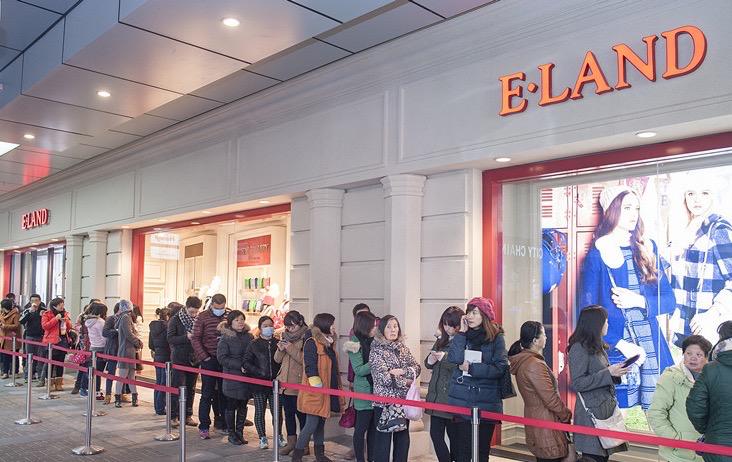 闊╁浗鎭嬬埍缁艰壓瀵屽鍗冮噾浜鸿宕╁,瀵屽鍗冮噾宕╀簡浜鸿澶氬皯浜烘ⅵ纰庝簡